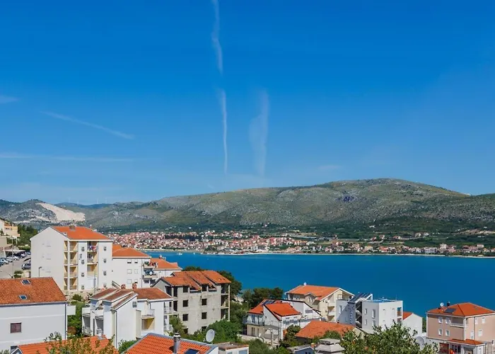Apartment Lucky Star - 2 Bedroom, Sea View, Large Balcony, Free Parking, Bbq Апартаменты Трогир