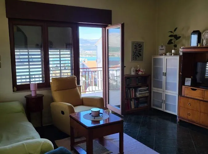 Apartment Lucky Star - 2 Bedroom, Sea View, Large Balcony, Free Parking, Bbq Трогир