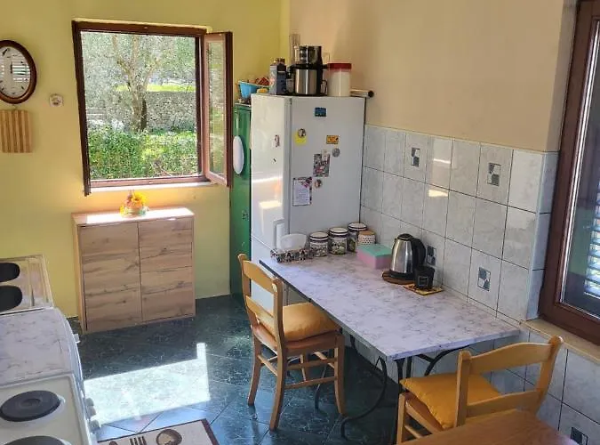Apartment Lucky Star - 2 Bedroom, Sea View, Large Balcony, Free Parking, Bbq * Трогир