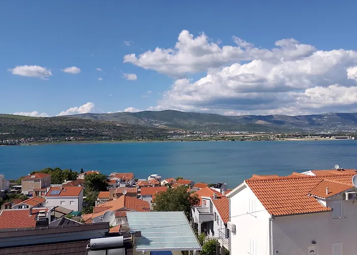 Apartment Lucky Star - 2 Bedroom, Sea View, Large Balcony, Free Parking, Bbq Трогир