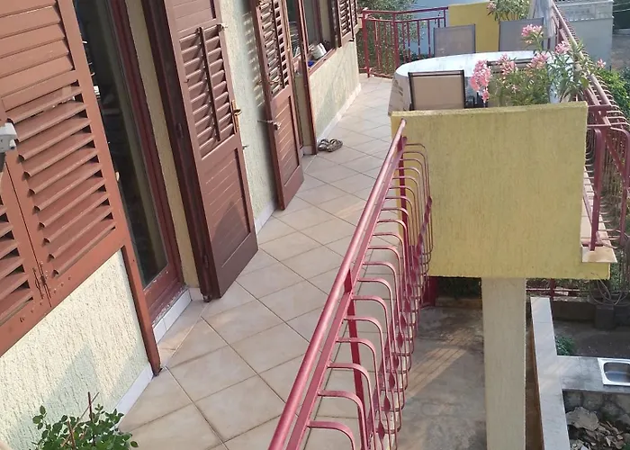Apartment Lucky Star - 2 Bedroom, Sea View, Large Balcony, Free Parking, Bbq Трогир