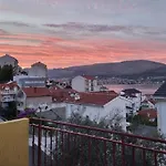 Lucky Star - 2 Bedroom, Sea View, Large Balcony, Free Parking, Bbq Apartment