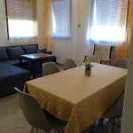 Lucky Star - 2 Bedroom, Sea View, Large Balcony, Free Parking, Bbq Apartment