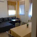 Lucky Star - 2 Bedroom, Sea View, Large Balcony, Free Parking, Bbq