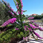 Lucky Star - 2 Bedroom, Sea View, Large Balcony, Free Parking, Bbq