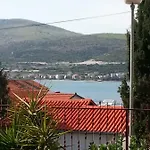Lucky Star - 2 Bedroom, Sea View, Large Balcony, Free Parking, Bbq Apartment *