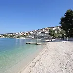 Apartment Lucky Star - 2 Bedroom, Sea View, Large Balcony, Free Parking, Bbq Trogir