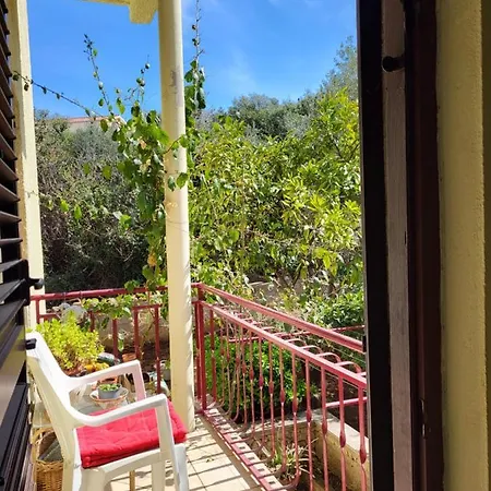 Apartment Lucky Star - 2 Bedroom, Sea View, Gated Yard, Free Parking, Bbq Trogir