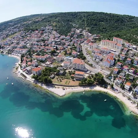 Lucky Star - 2 Bedroom, Sea View, Gated Yard, Free Parking, Bbq Apartment *