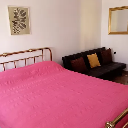 Apartment Lucky Star - 2 Bedroom, Sea View, Gated Yard, Free Parking, Bbq Trogir