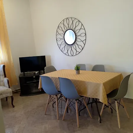 Apartment Lucky Star - 2 Bedroom, Sea View, Gated Yard, Free Parking, Bbq Trogir