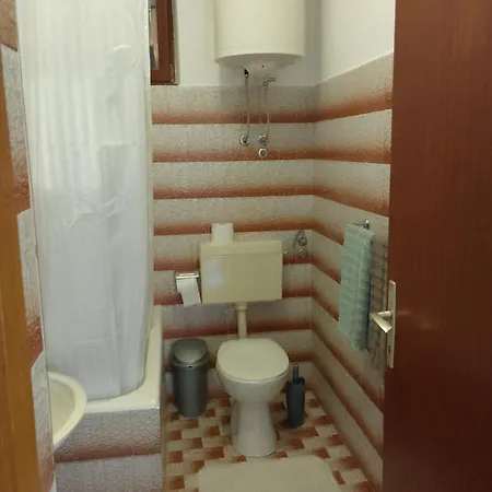 Lucky Star - 2 Bedroom, Sea View, Gated Yard, Free Parking, Bbq *