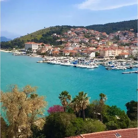 Apartment Lucky Star - 2 Bedroom, Sea View, Gated Yard, Free Parking, Bbq