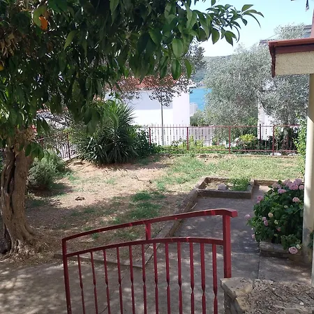 Lucky Star - 2 Bedroom, Sea View, Large Balcony, Free Parking, Bbq *