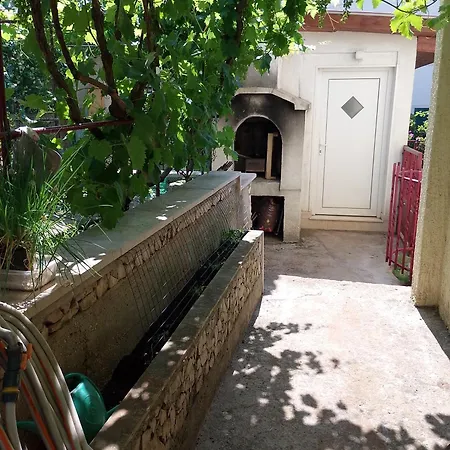 Lucky Star - 2 Bedroom, Sea View, Large Balcony, Free Parking, Bbq