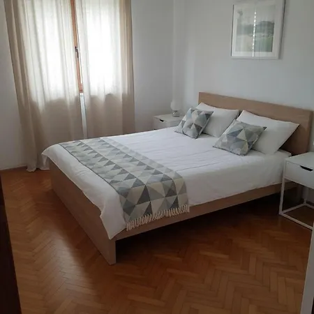 Lucky Star - 2 Bedroom, Sea View, Large Balcony, Free Parking, Bbq Lägenhet Trogir