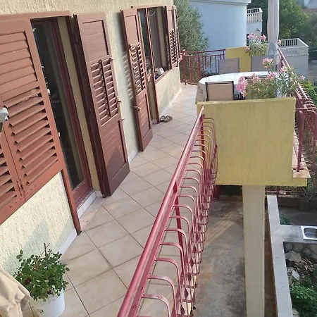 Lucky Star - 2 Bedroom, Sea View, Large Balcony, Free Parking, Bbq Trogir