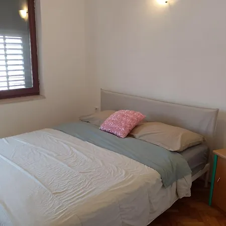 Lucky Star - 2 Bedroom, Sea View, Large Balcony, Free Parking, Bbq Trogir