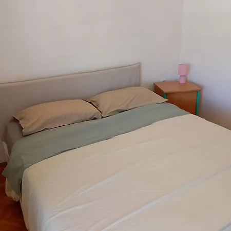 Lucky Star - 2 Bedroom, Sea View, Large Balcony, Free Parking, Bbq Trogir