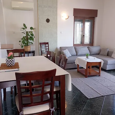 Apartment Lucky Star - 2 Bedroom, Sea View, Large Balcony, Free Parking, Bbq