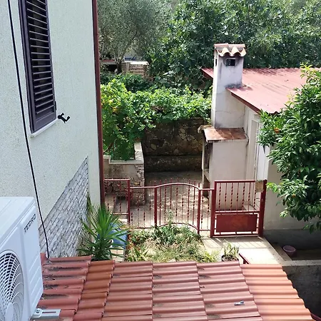 Lucky Star - 2 Bedroom, Sea View, Large Balcony, Free Parking, Bbq *