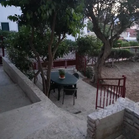 Lucky Star - 2 Bedroom, Sea View, Gated Yard, Free Parking, Bbq Apartment